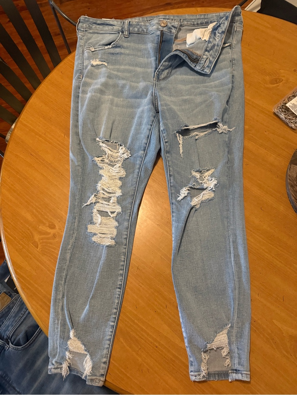 American Eagle Outfitters Light Blue Distressed Skinny Jeans